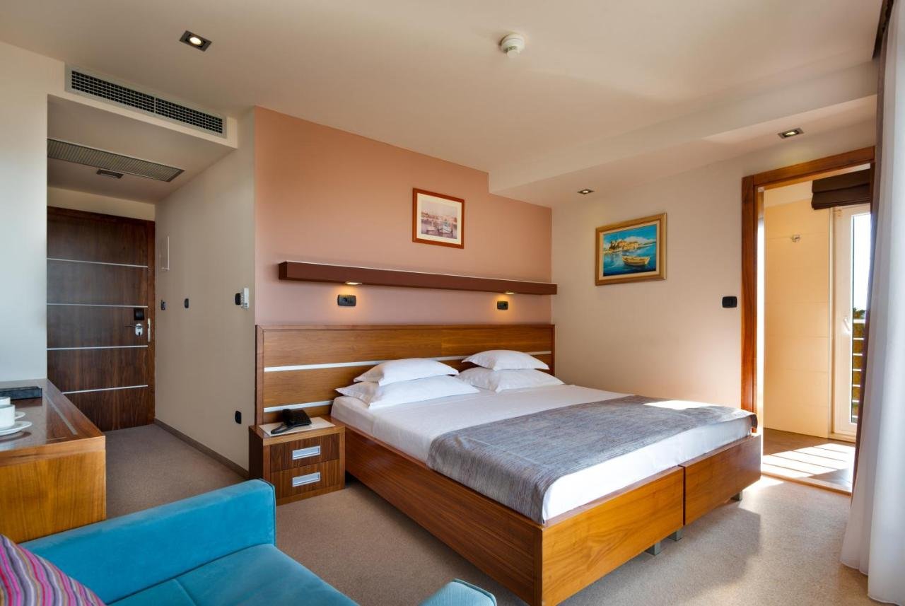 4-star Hotel Plaža on the Omiš riviera